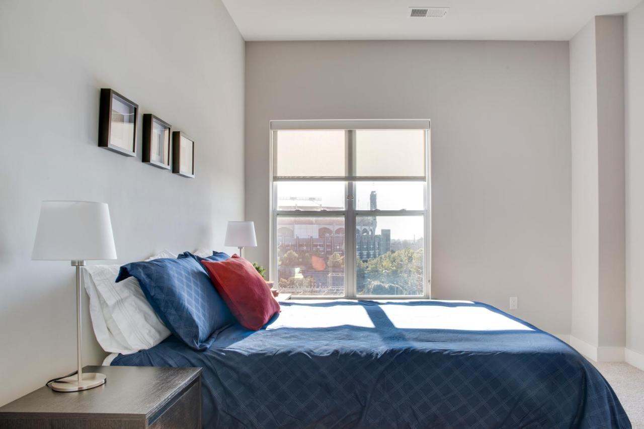 Uptown 1 Bedroom Apt With Balcony By Frontdesk Apartamento